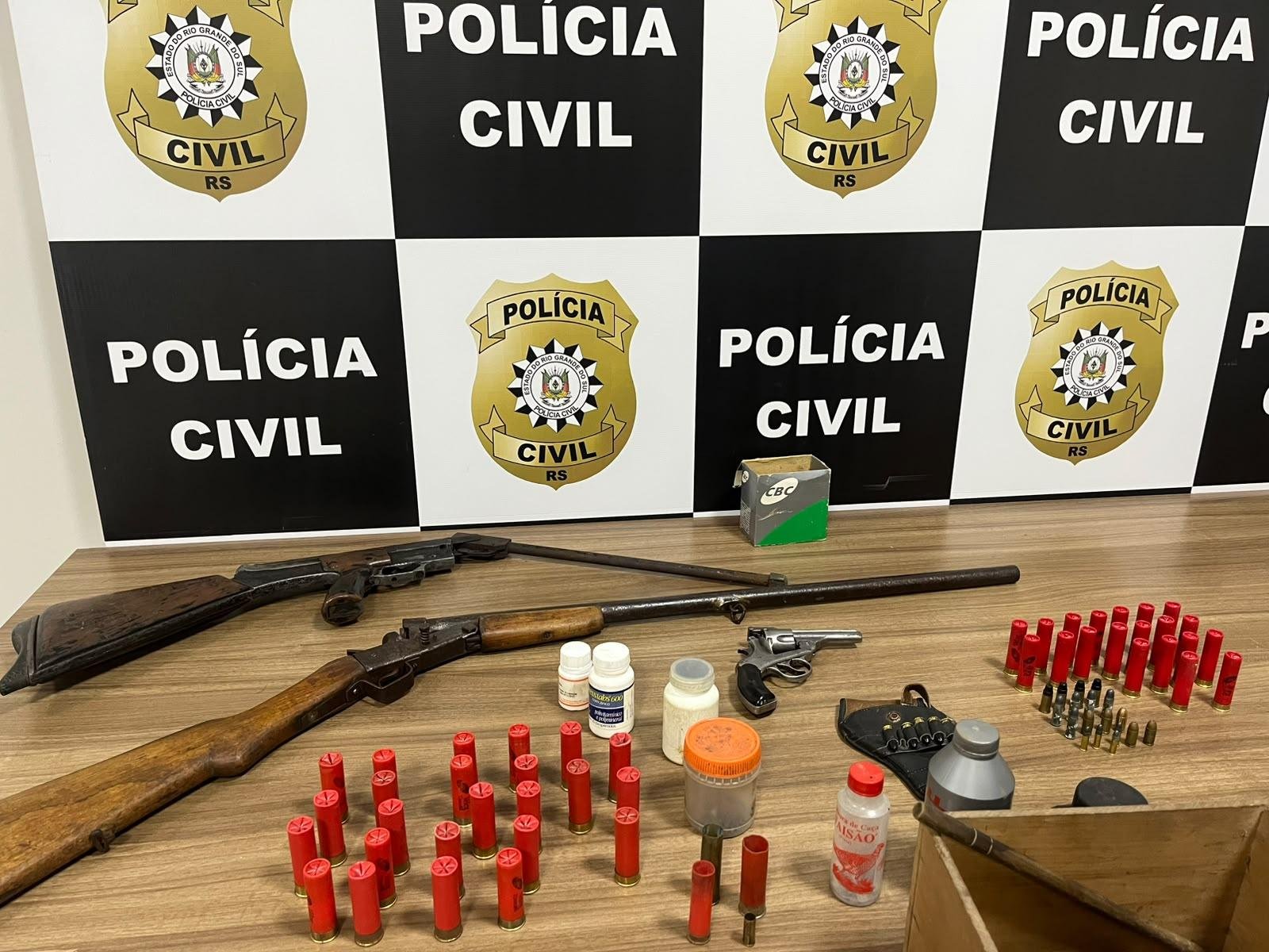 Operação prende duas pessoas e retira 10 cães de situações de maus-tratos em Santa Cruz do Sul