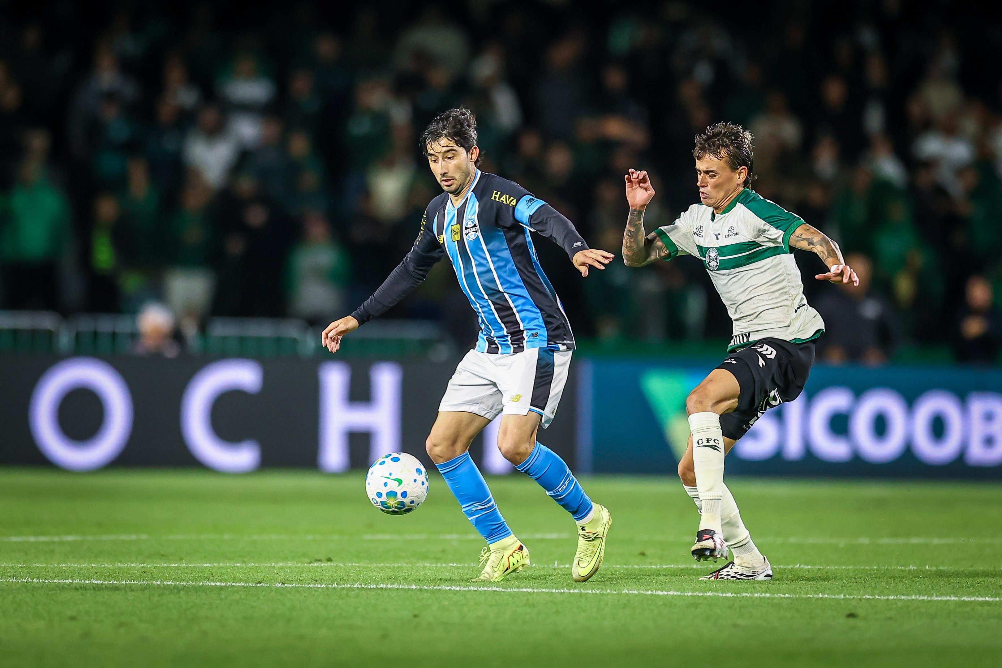 Villasanti dever&aacute; estar em campo contra o Furac&atilde;o em Porto Alegre