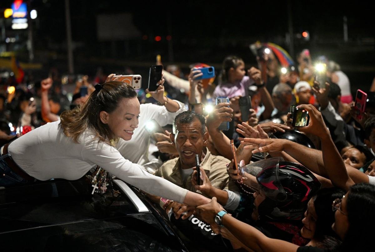 A l&iacute;der opositora e candidata &agrave; Presid&ecirc;ncia se re&uacute;ne com a coaliz&atilde;o para discutir o futuro pol&iacute;tico da Venezuela