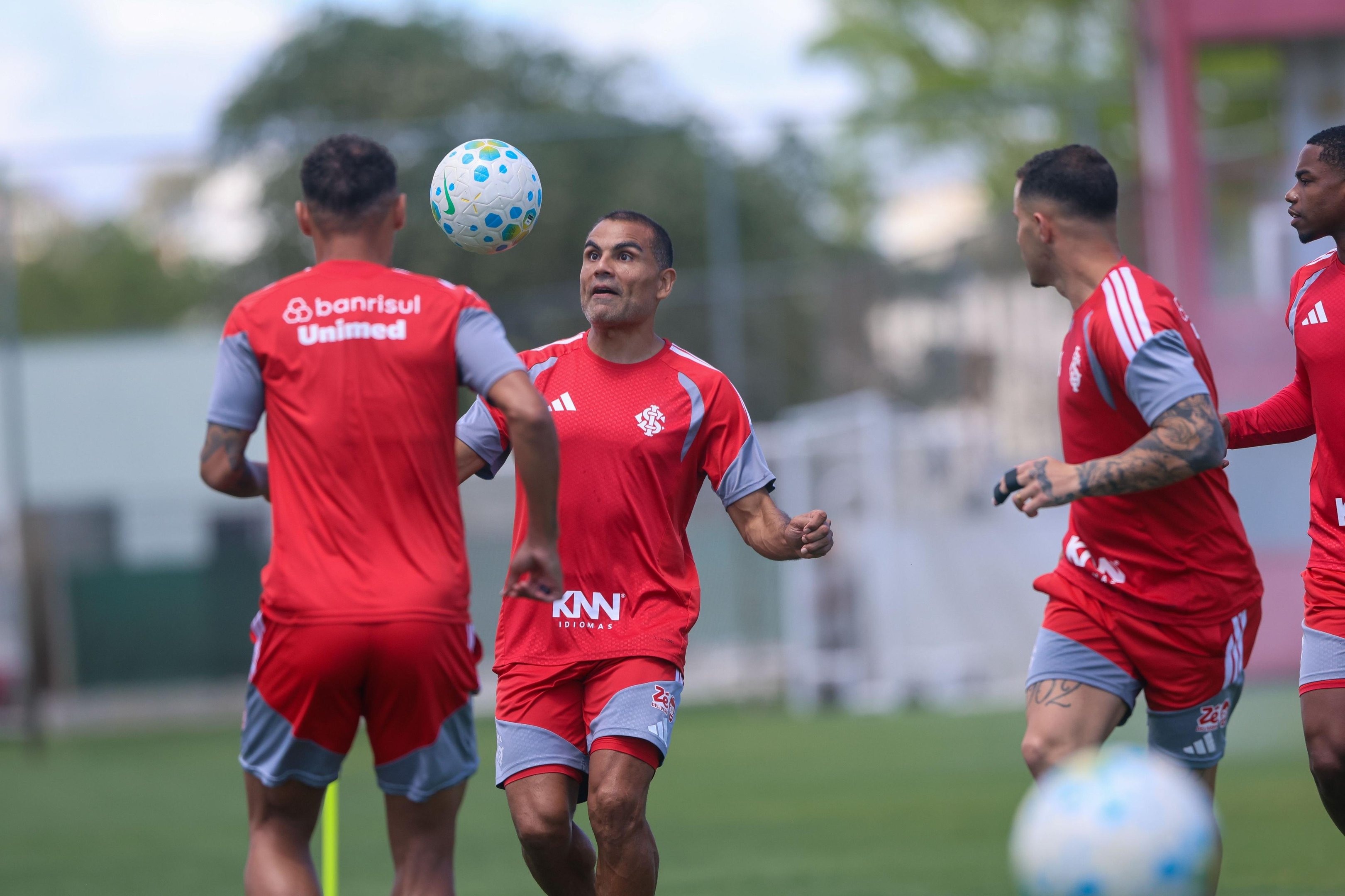 Mercado deve voltar ao time colorado que enfrenta o Fluminense