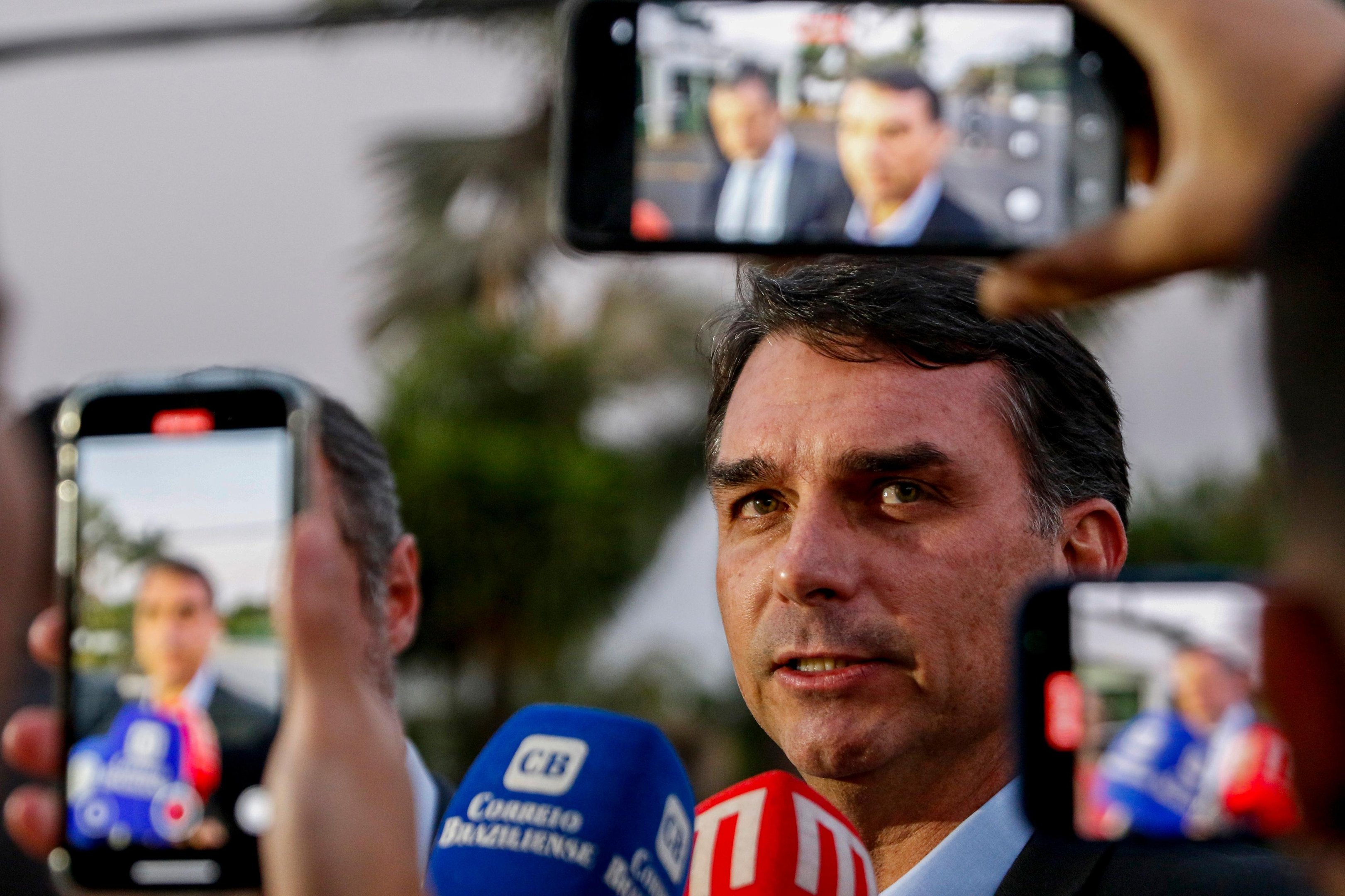 Aliados dizem que governo Trump sinalizou com asilo político a Flávio nos EUA