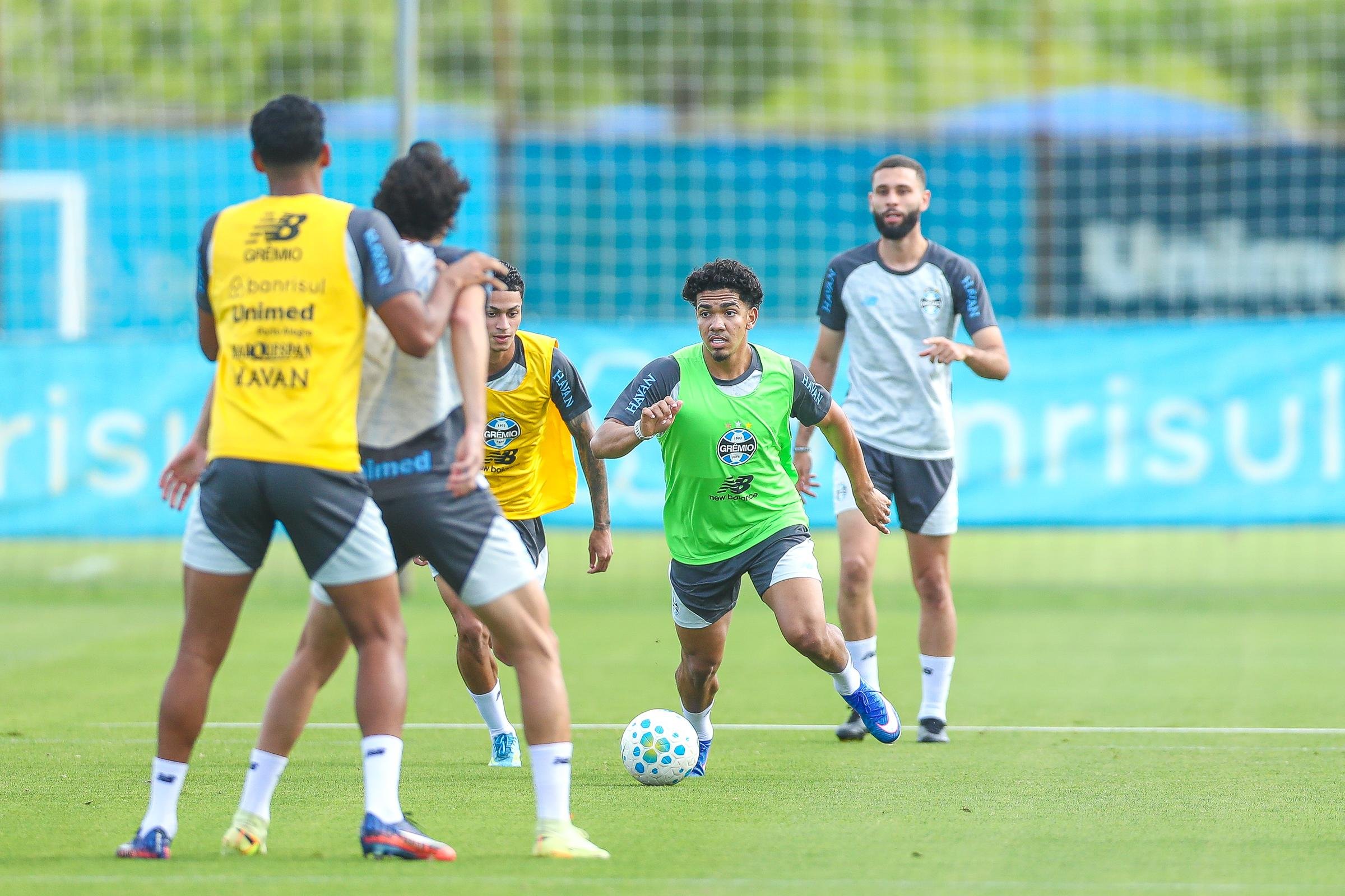 Jo&atilde;o Borne treinou normalmente nesta ter&ccedil;a-feira