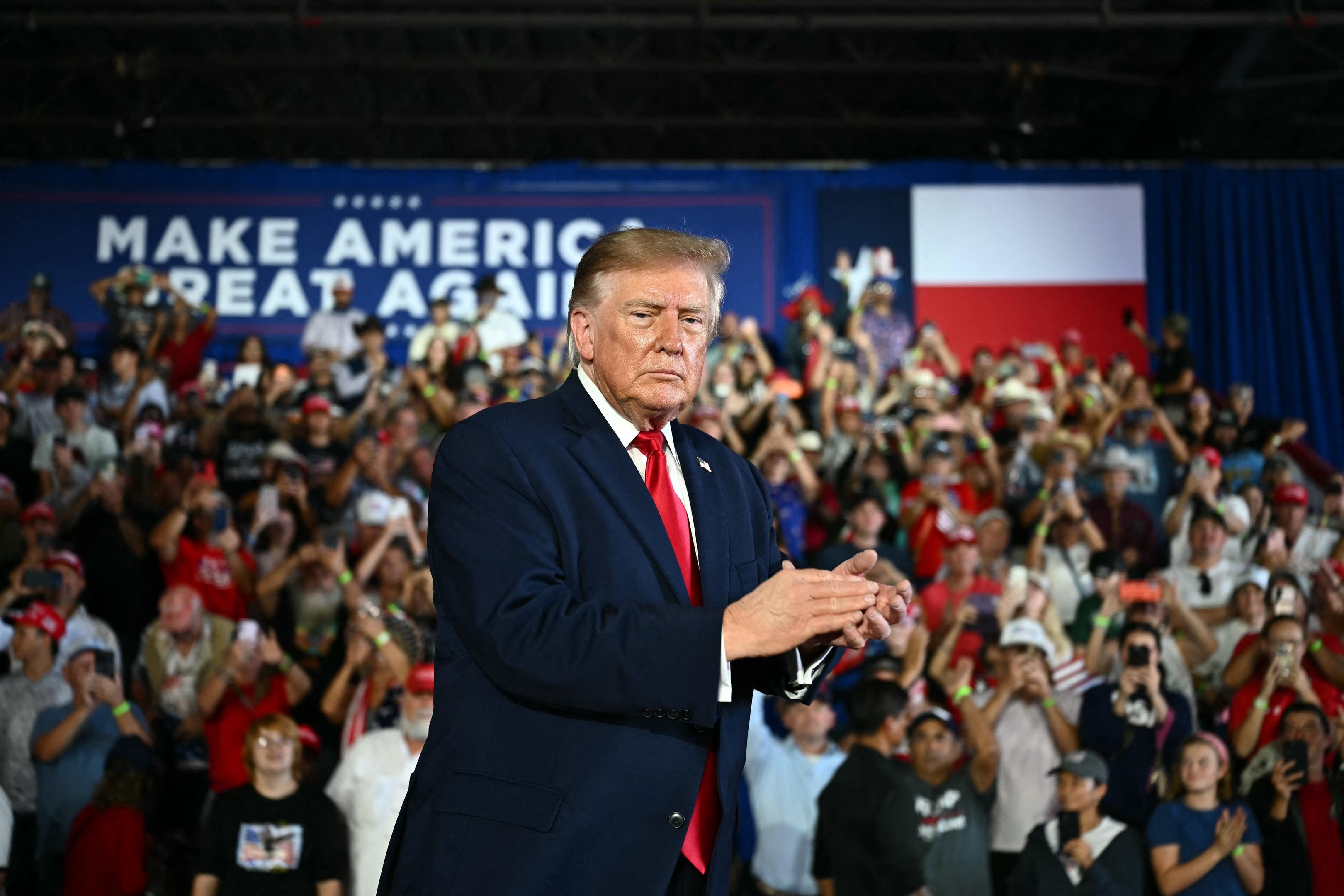 Trump volta a criticar eleições no Brasil e repete que não tomou partido