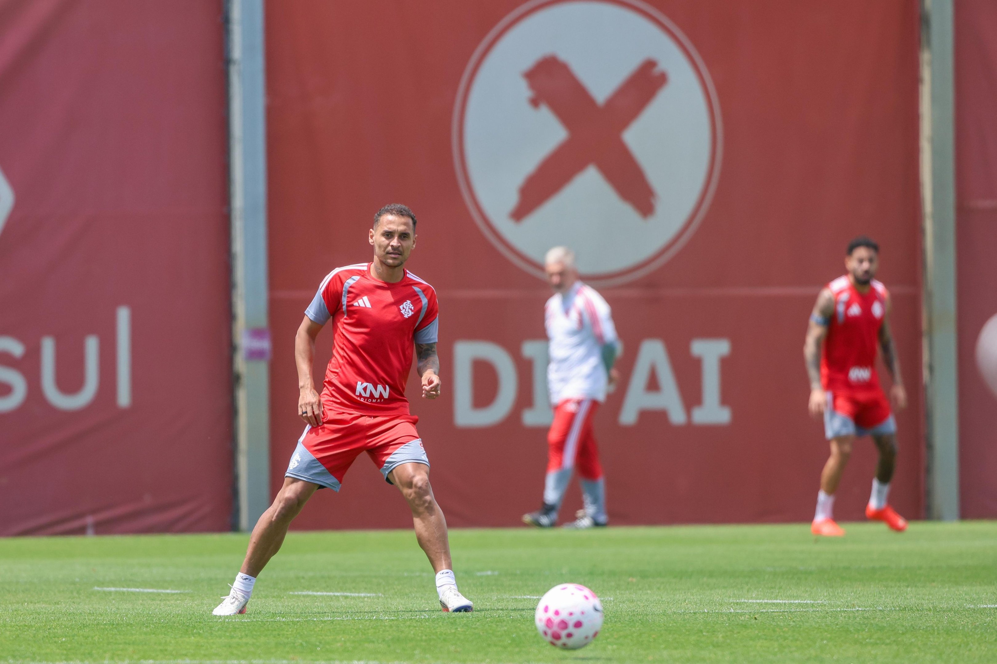 Alan Patrick deve ser confirmado entre os titulares do Inter contra o Fluminense