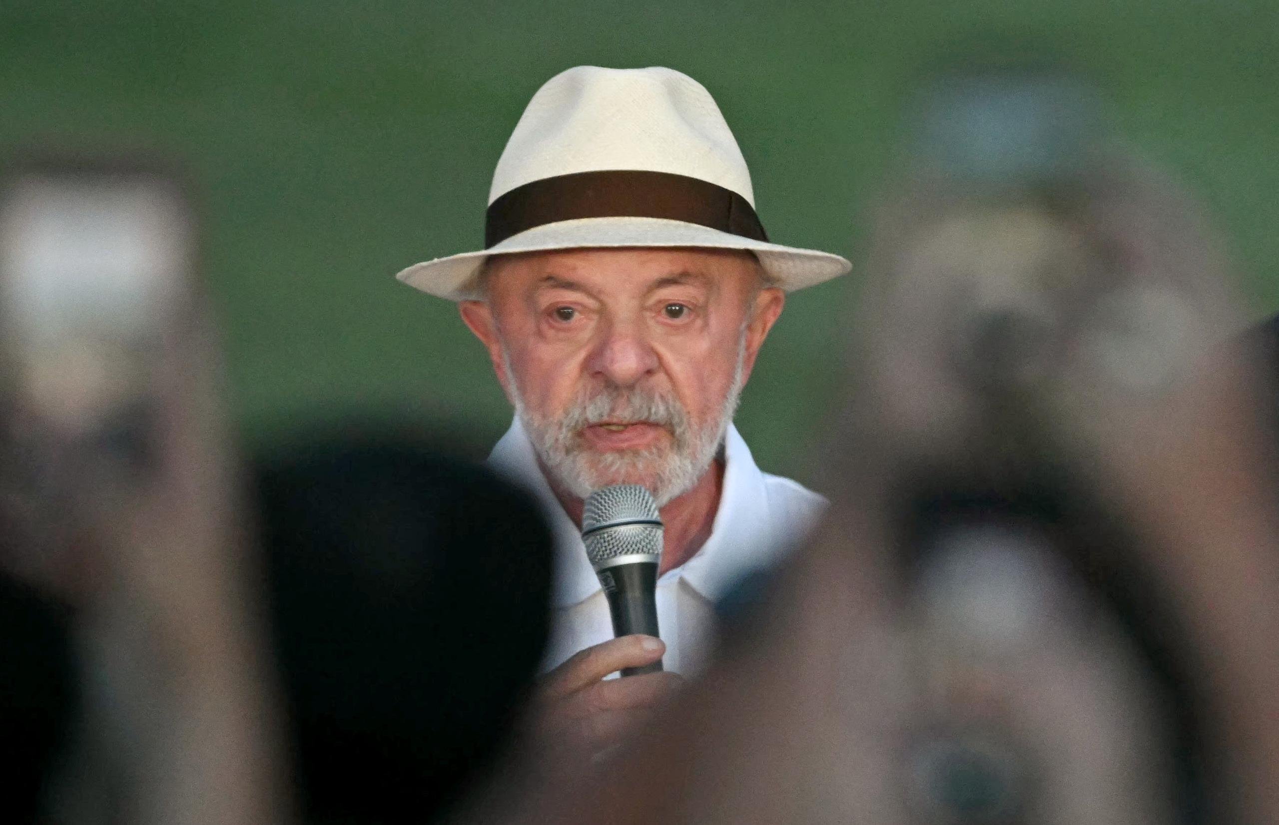 “Ato vergonhoso”, diz Lula sobre saída de Flávio Bolsonaro do Brasil