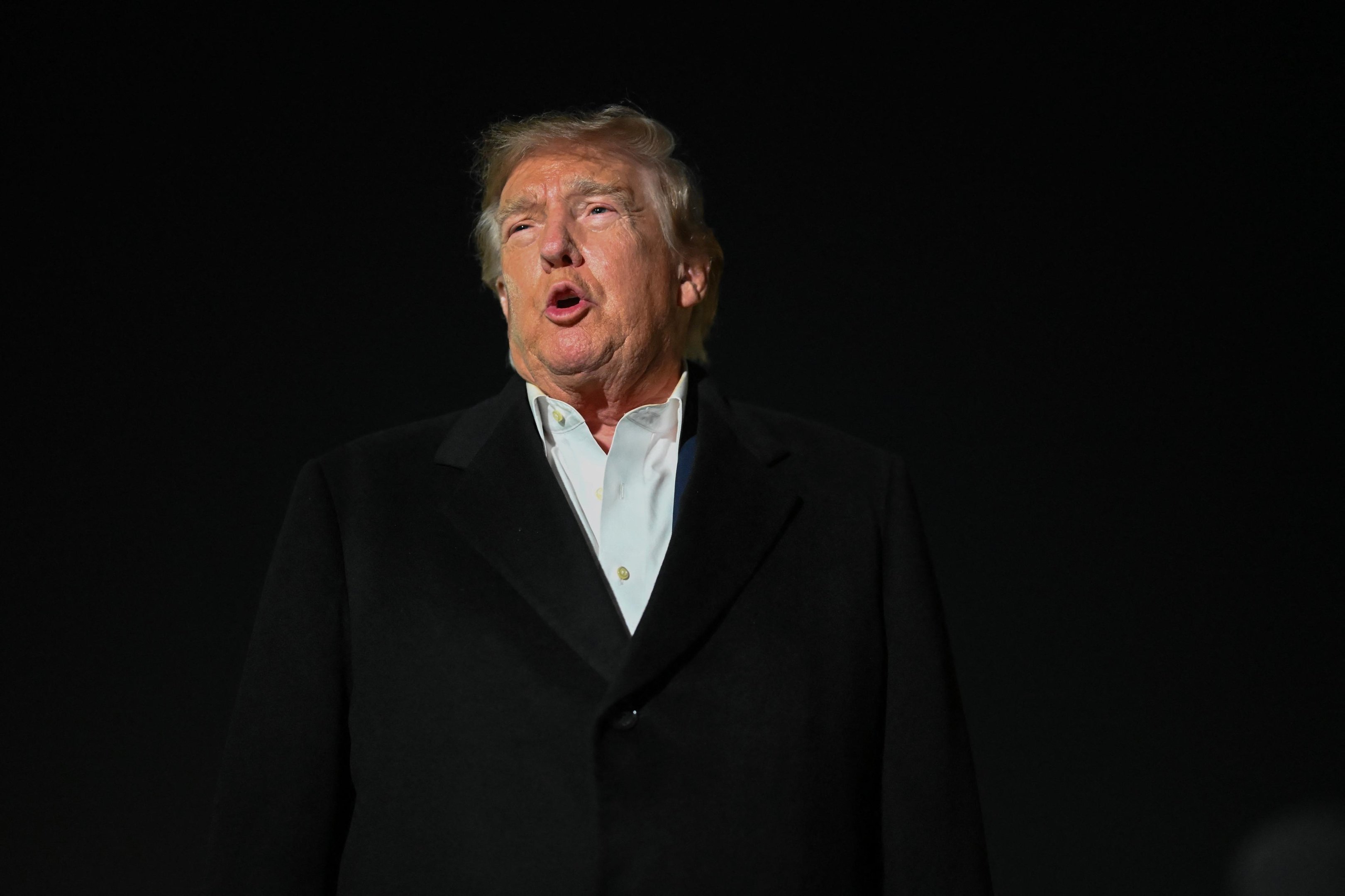 Trump diz que aprovou a concessão de visto nos EUA para Flávio Bolsonaro