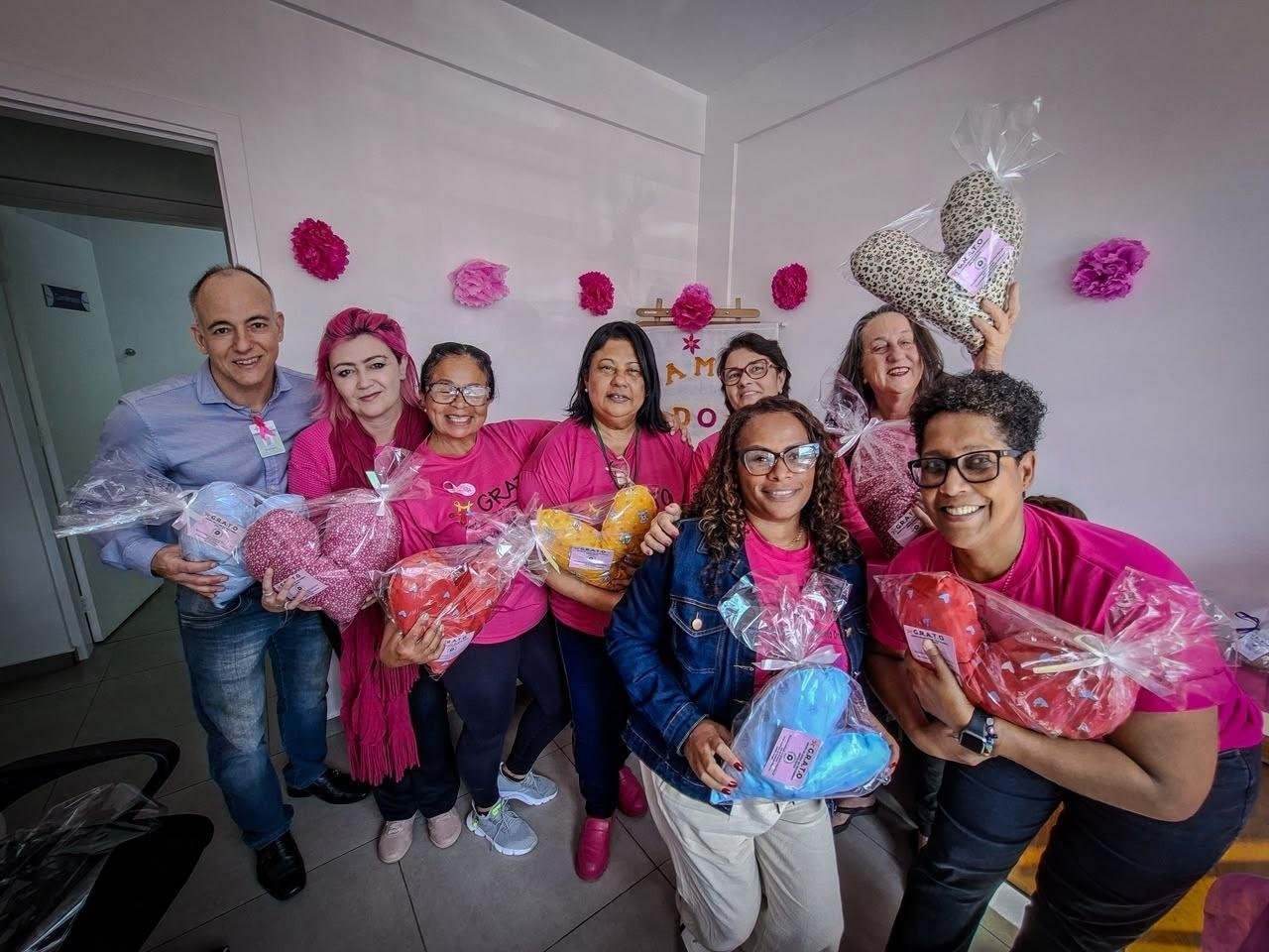 Grupo de voluntários promove oficina em alusão ao mês de conscientização ao câncer de mama em Sapucaia do Sul