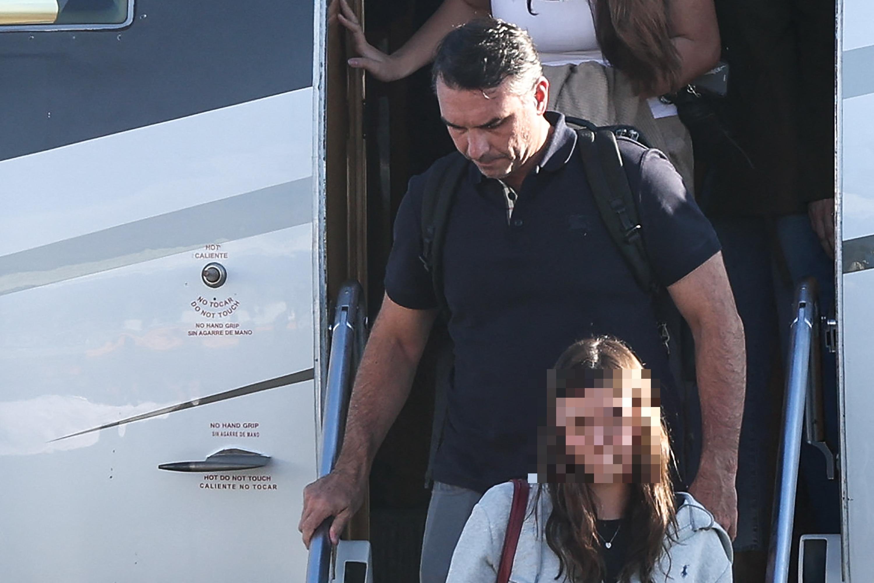 Fl&aacute;vio Bolsonaro desembarca nos Estados Unidos