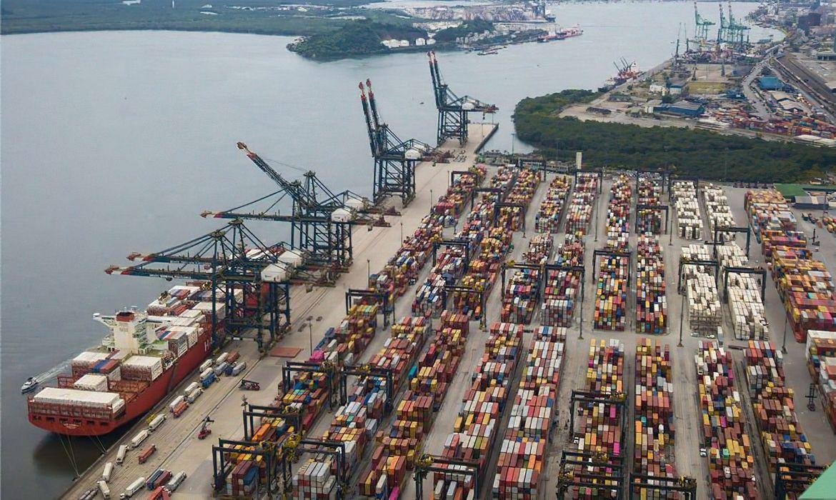 Porto de Santos movimenta recorde de 141 mi de toneladas até setembro, mas volume recua 6% no mês