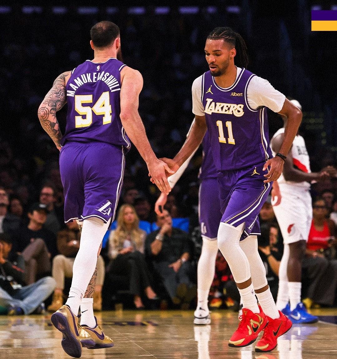 Damian Lillard, dos Blazers, fez 52 pontos contra 41 de Doncic, dos Lakers