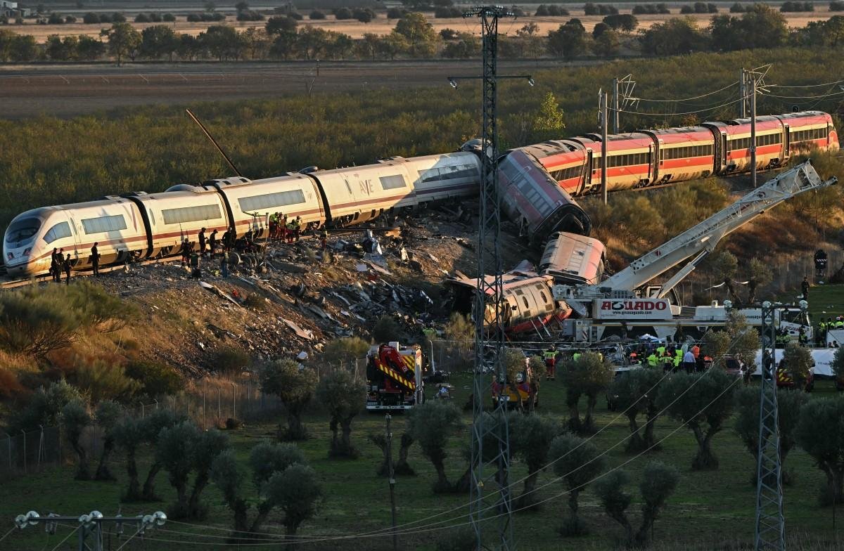 Sobe para 68 o número de mortos em acidente ferroviário grave na Espanha