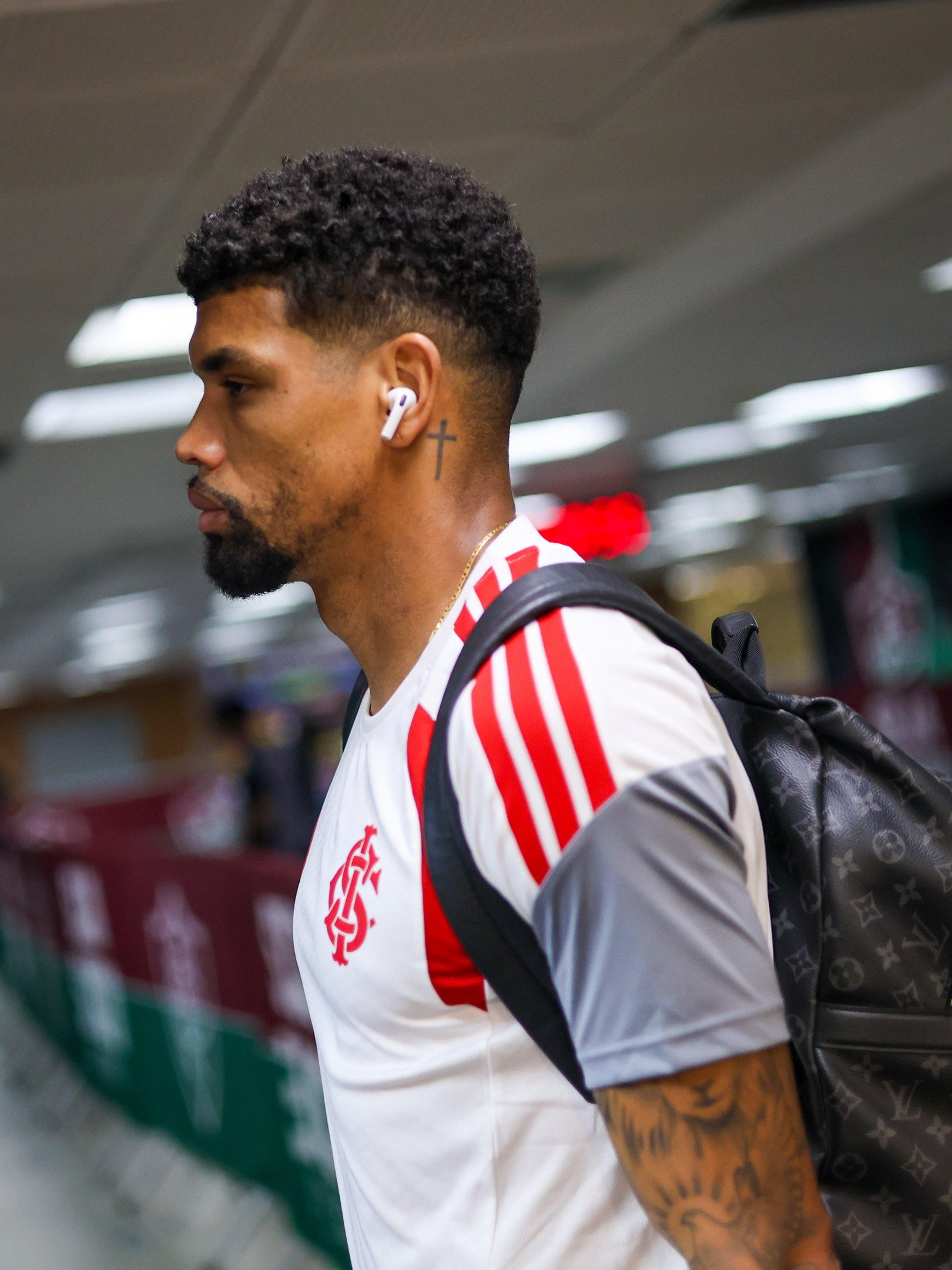 Juninho foi confirmado entre os titulares, apesar da volta de Mercado
