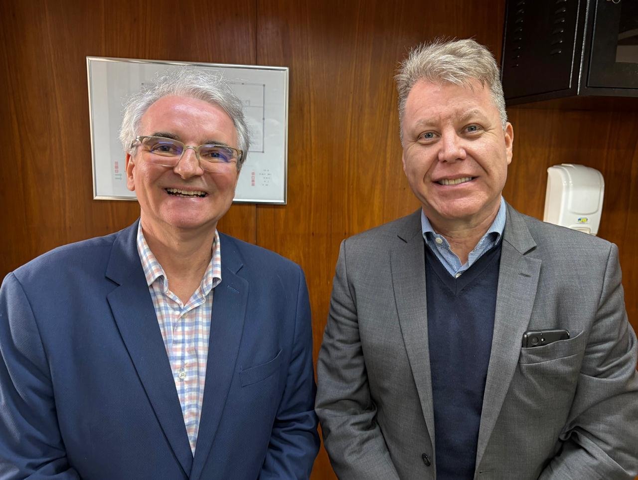C&eacute;sar Sulzbach, diretor-presidente do Previmpa, e o diretor-presidente adjunto, Silvio Zago, est&atilde;o felizes da vida com a conquista deste importante reconhecimento ao Previmpa