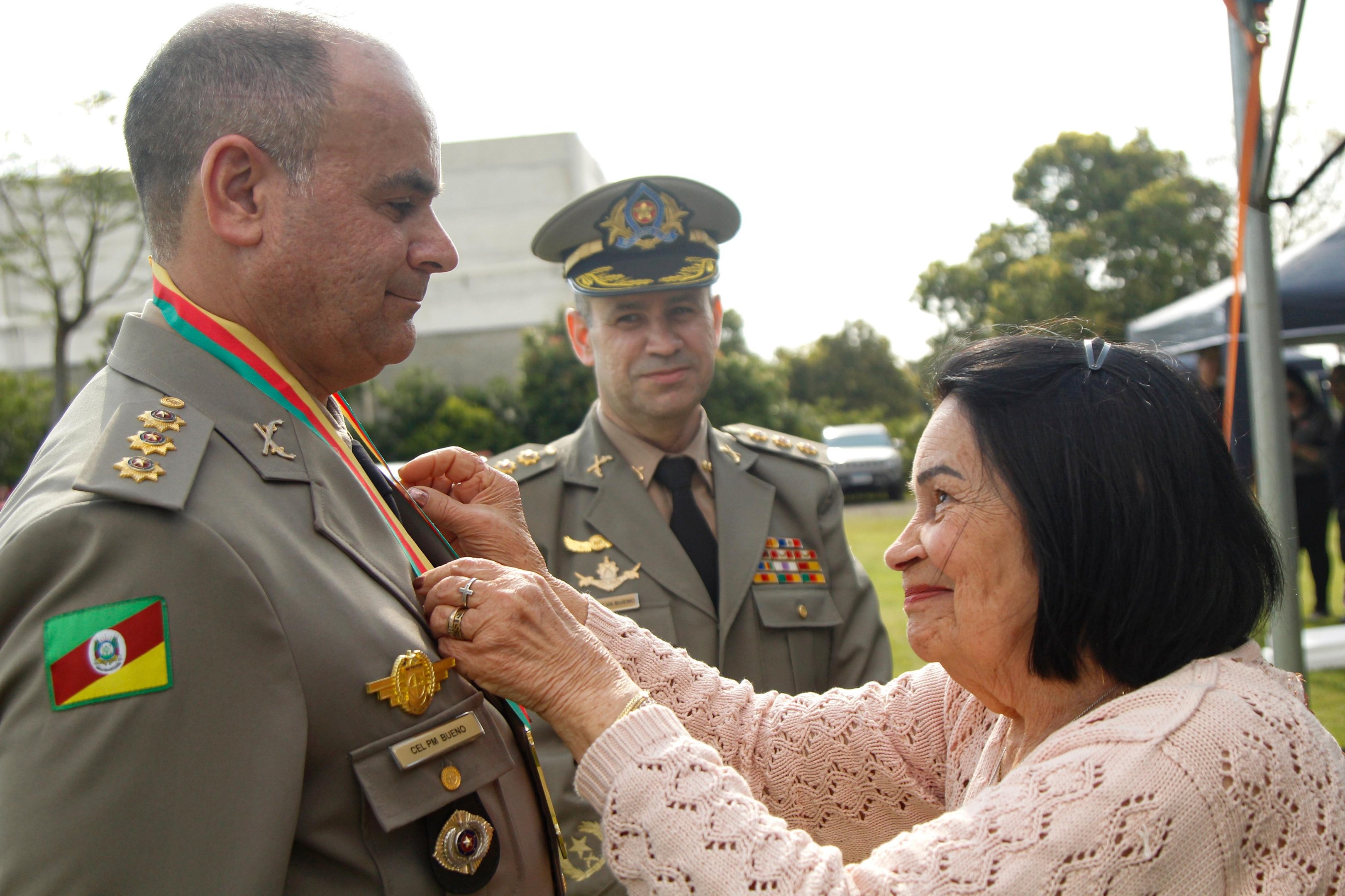 Coronel passa comando ao próprio irmão em um momento inédito na Brigada Militar
