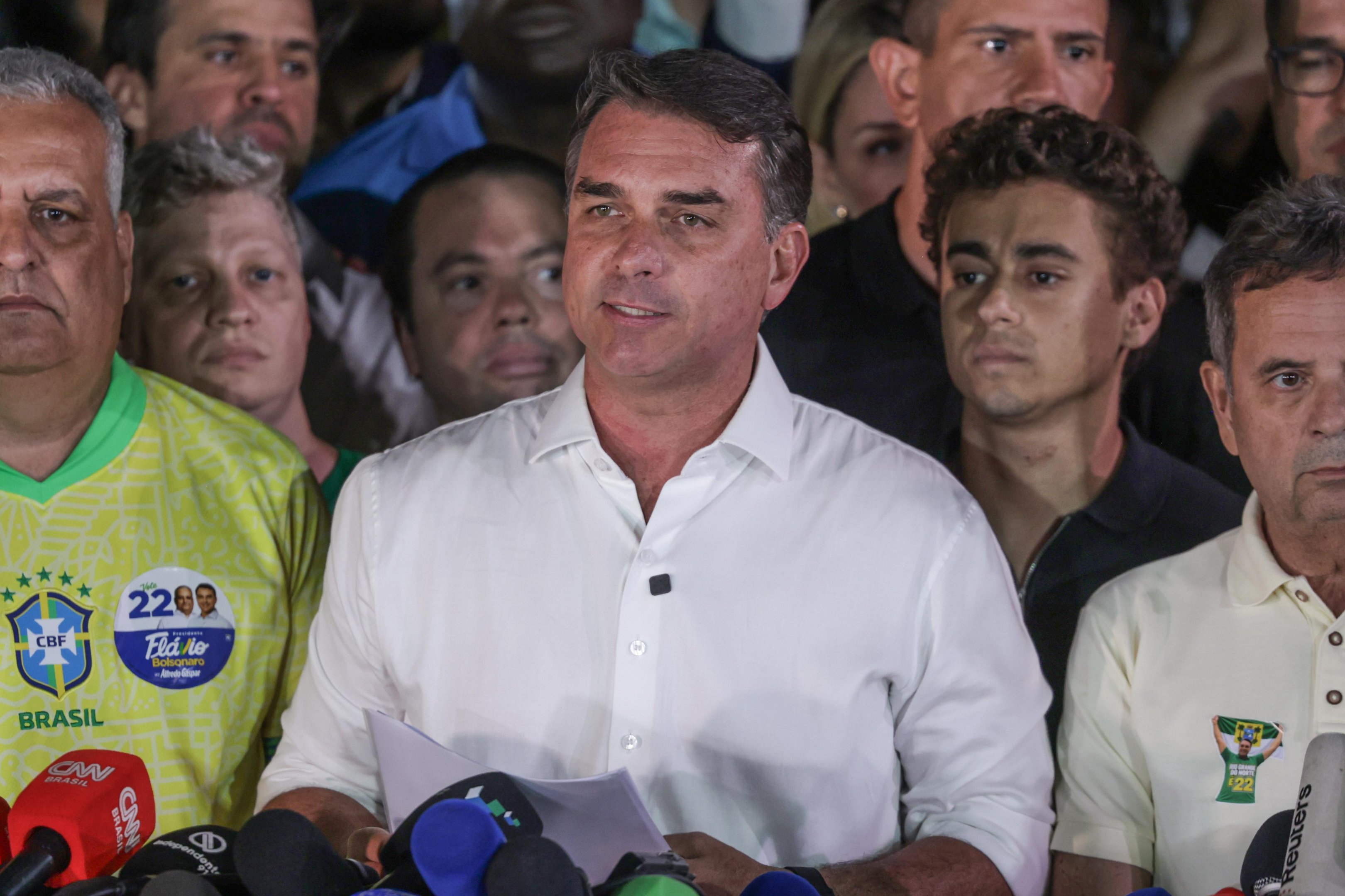 Confira a lista de aliados que compartilhou a carta de Flávio Bolsonaro