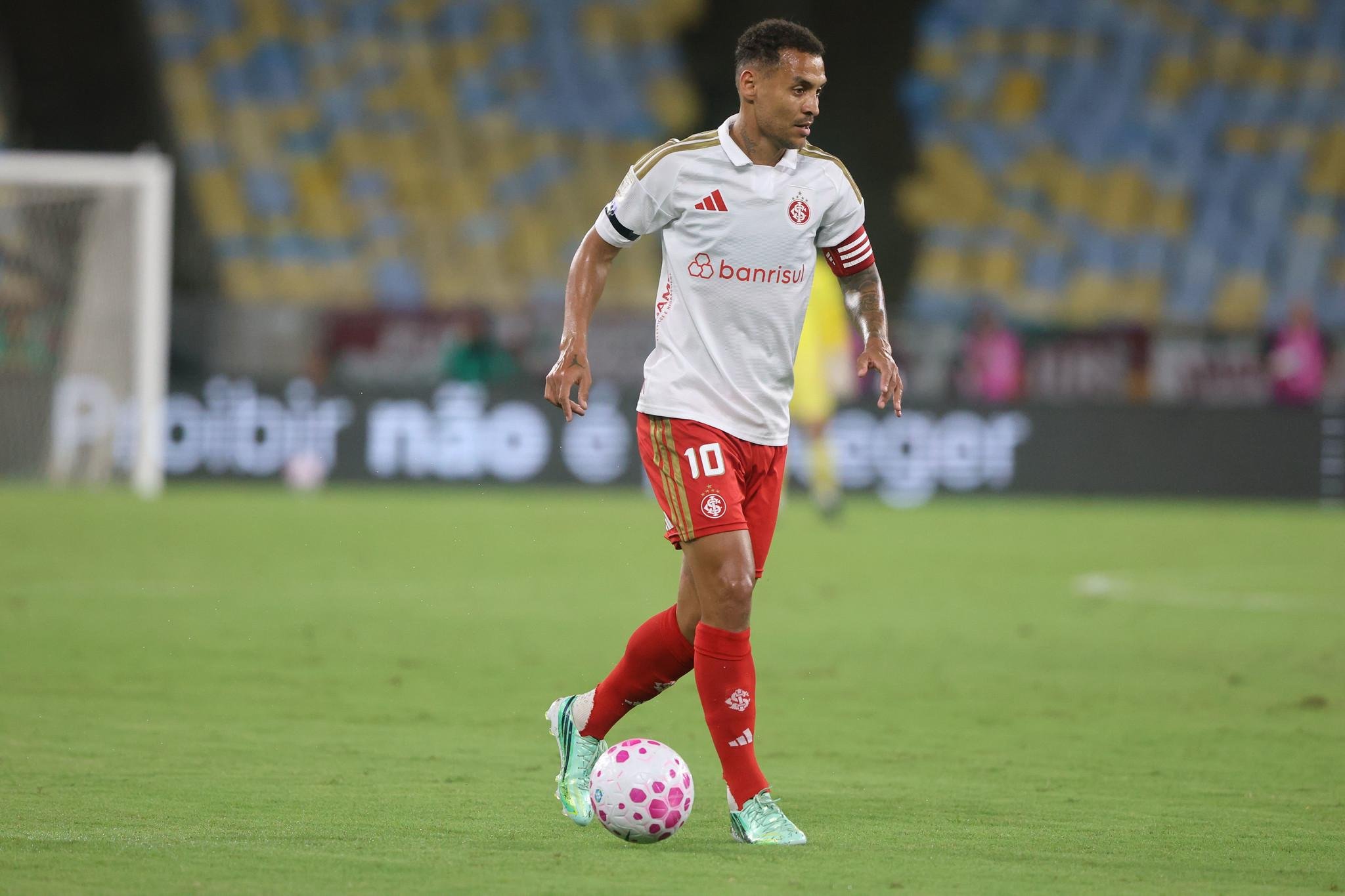 Alan Patrick sentiu um "estalo" na coxa durante a partida contra o Fluminense