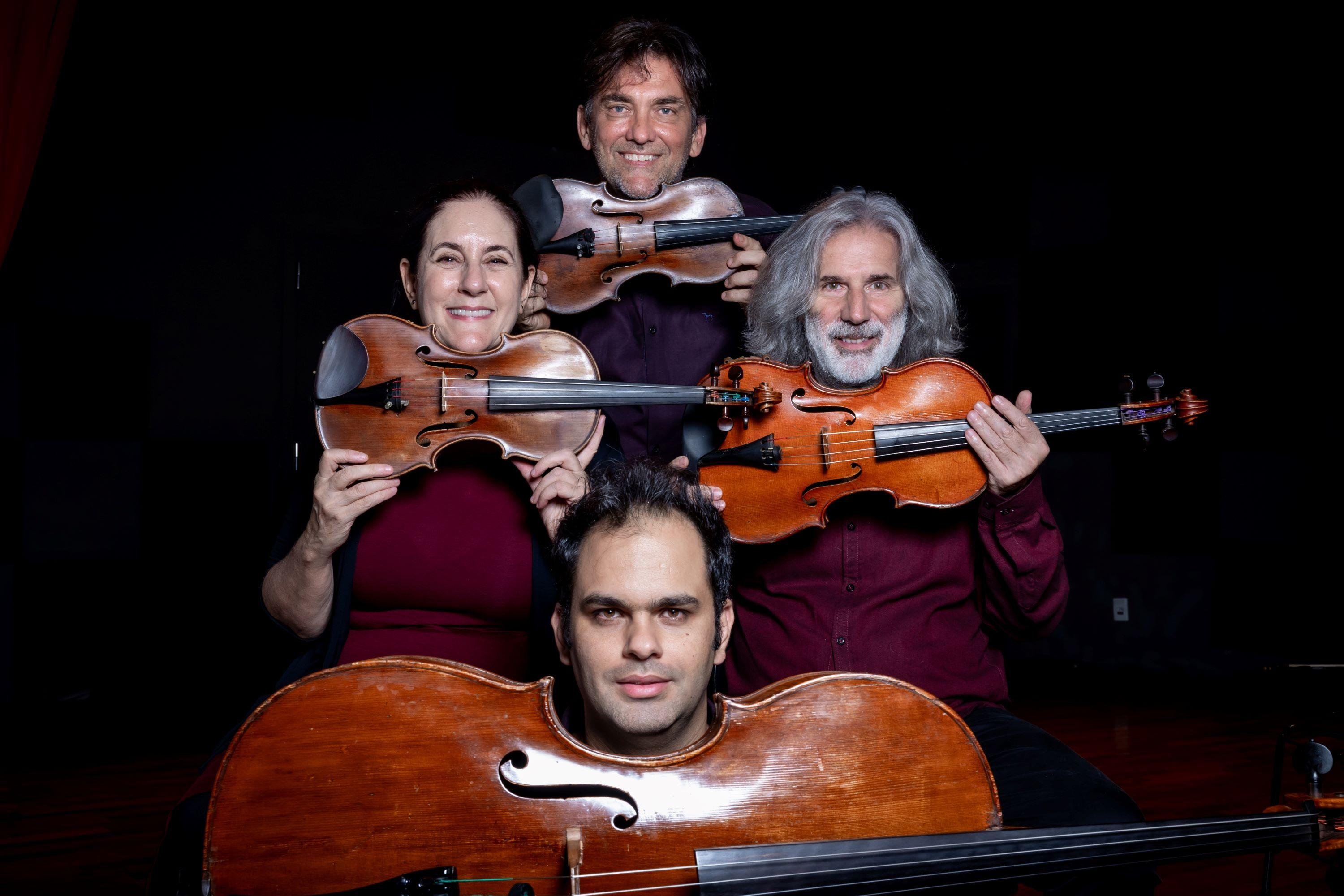 Quarteto de Cordas da Cidade de S&atilde;o Paulo, formado por Nelson Rios (em cima), Betina Stegmann, Marcelo Jaff&eacute; e Rafael Cesario (abaixo) &eacute; o convidado da apresenta&ccedil;&atilde;o da Ospa nesta sexta, 30/10, 20h