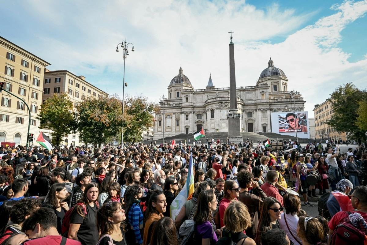 Milhares de estudantes e trabalhadores protestam na Itália sob um forte esquema de segurança