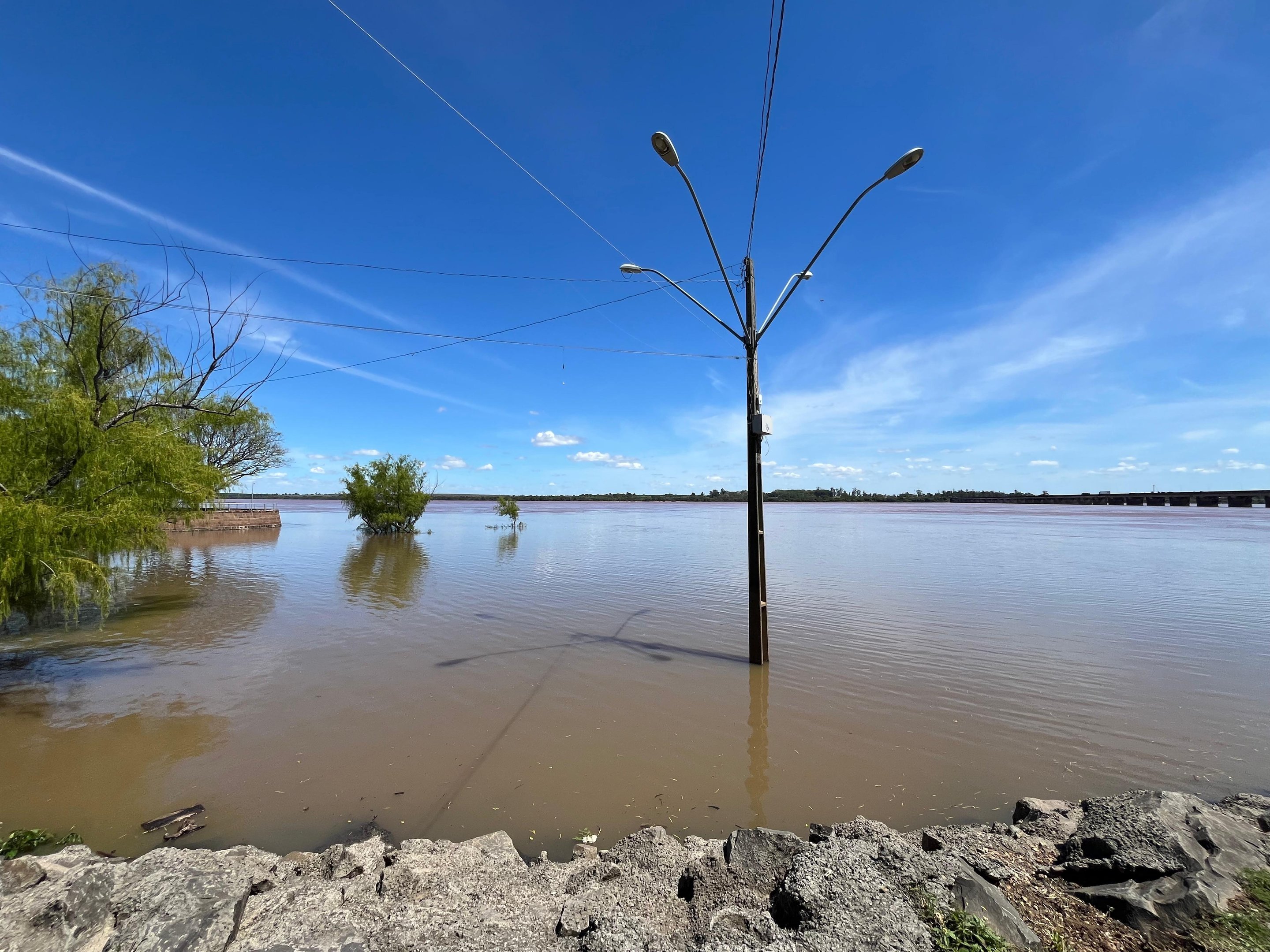 Rio Uruguai segue em elevação em Uruguaiana