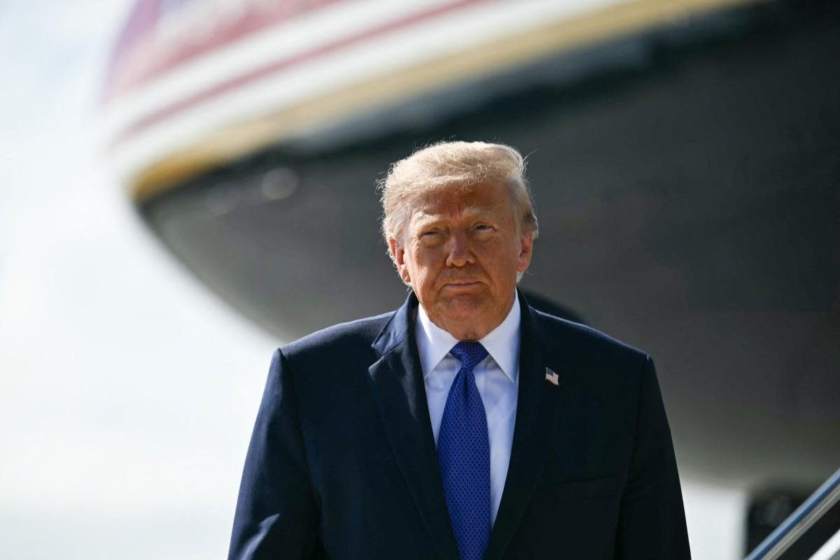 Trump não pretende apoiar declaração de Flávio Bolsonaro como líder do Brasil, aponta agência 