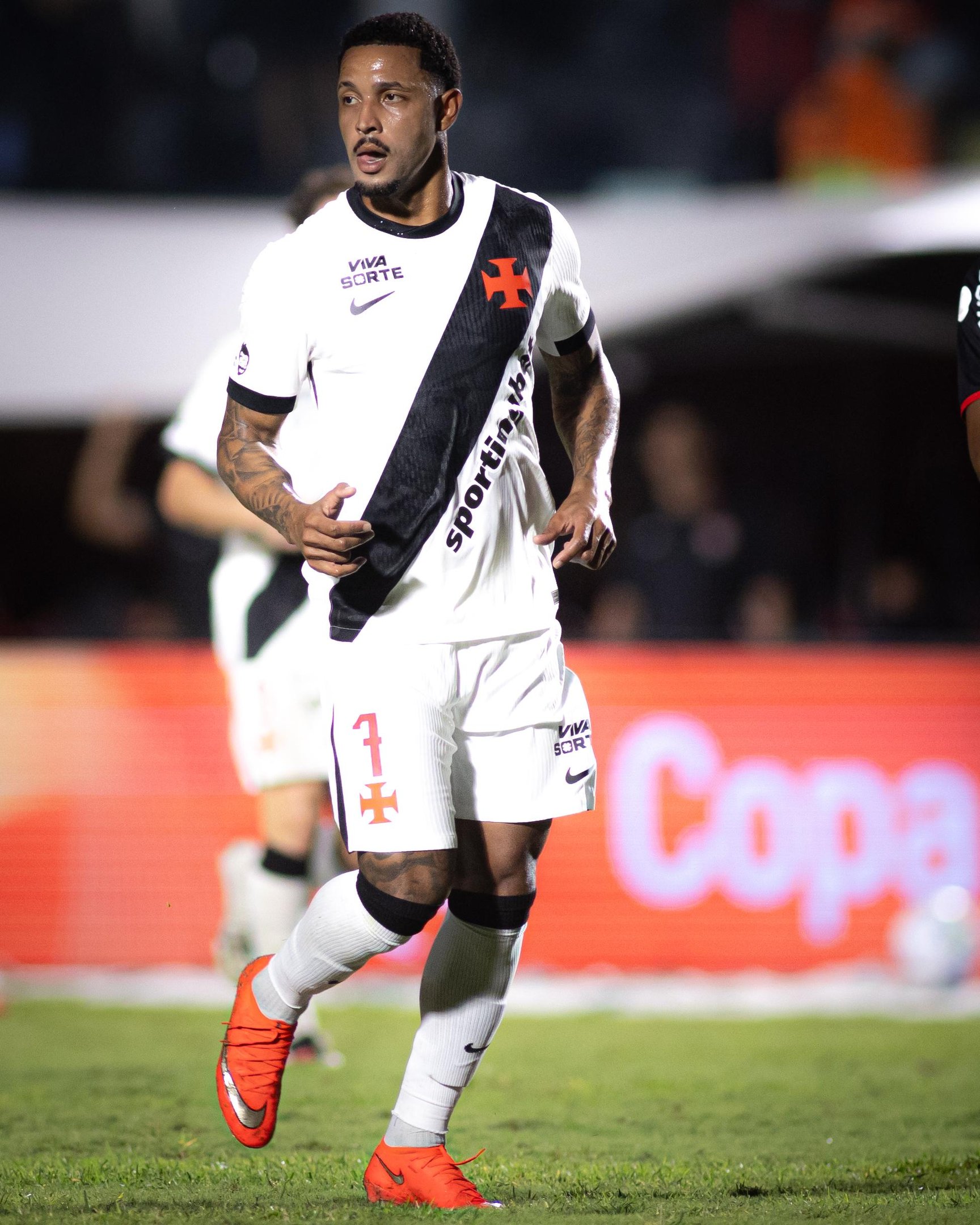 Jogador de 31 anos &eacute; investigado por poss&iacute;vel liga&ccedil;&atilde;o com a fac&ccedil;&atilde;o Comando Vermelho