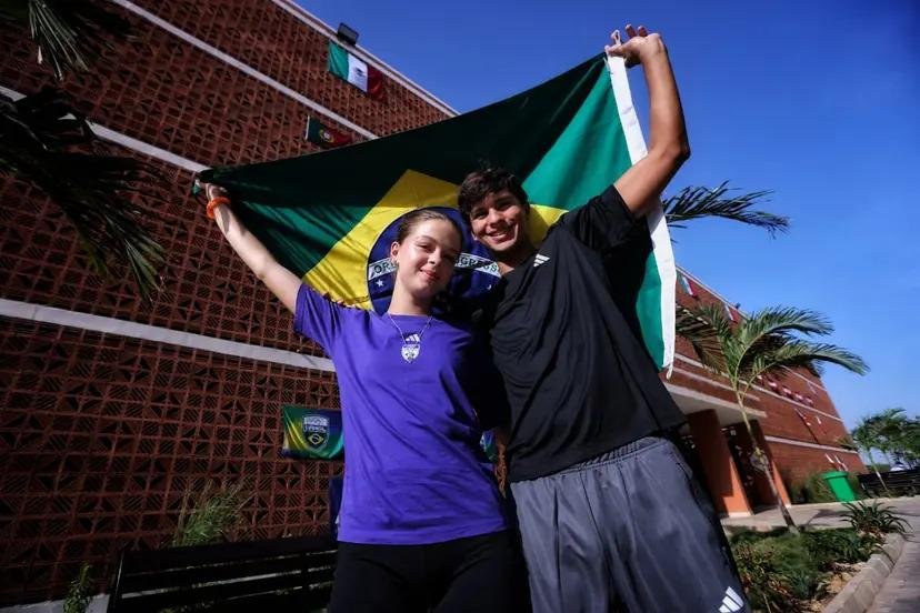 Anna Katharina Brukhnova e Luiz Daniel Moura ser&atilde;o os porta-bandeiras do Time Brasil