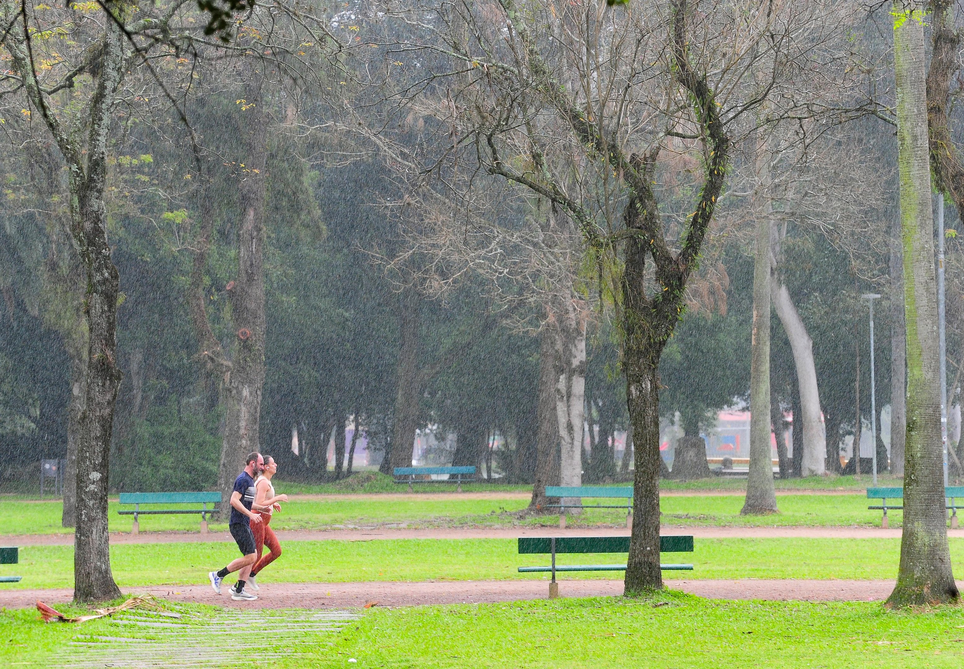 Meteorologia aponta para temperaturas amenas no in&iacute;cio do dia e aquecimento r&aacute;pido; h&aacute; chance de chuvas isoladas Grande Porto Alegre e Litoral Norte