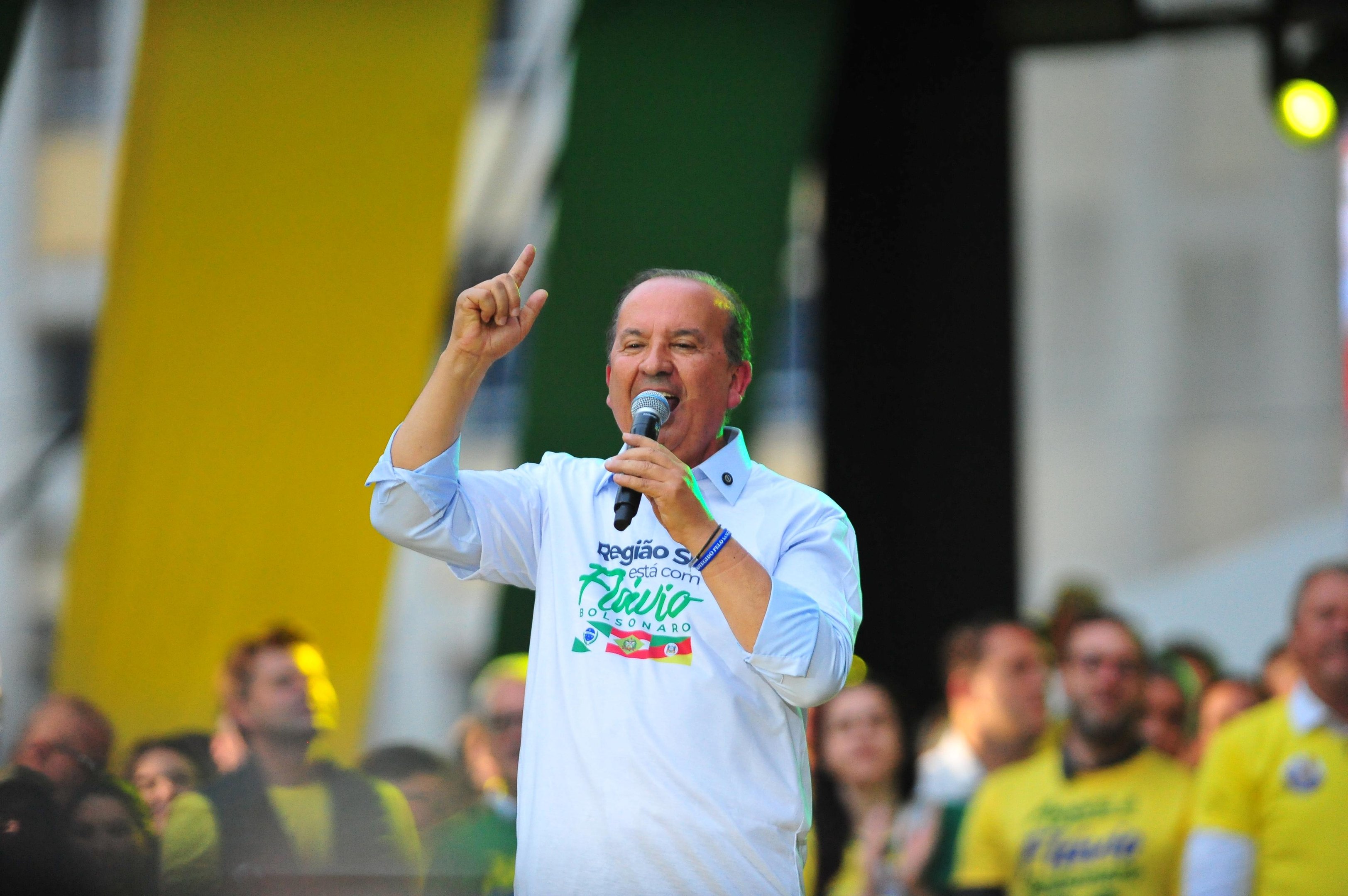 Jorginho Mello se distancia de Flávio e diz respeitar resultado das urnas