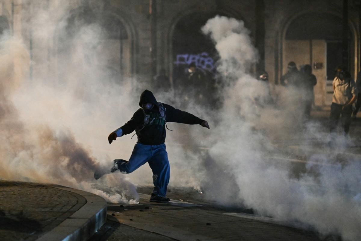 Mais de 320 mil pessoas se manifestam na França em dia de protestos