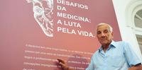 Médico está no Museu de História da Medicina do Rio Grande do Sul, estudando a Medicina no Estado e a Saúde Pública