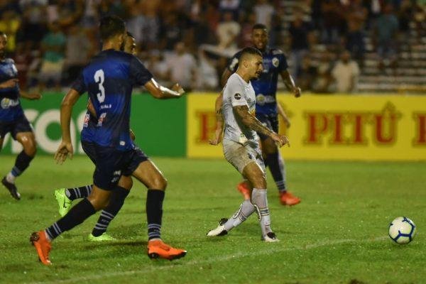 Peixe atacou o tempo todo e patrolou advers&aacute;rio fora de casa