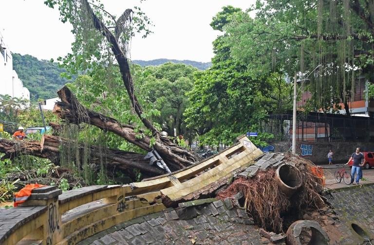 Est&aacute;gio de crise &eacute; o terceiro n&iacute;vel em uma escala de tr&ecirc;s e significa chuva forte a muito forte nas pr&oacute;ximas horas, podendo causar alagamentos e deslizamento