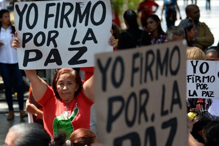 Comitiva re&uacute;ne esfor&ccedil;os para evitar interven&ccedil;&atilde;o no pa&iacute;s