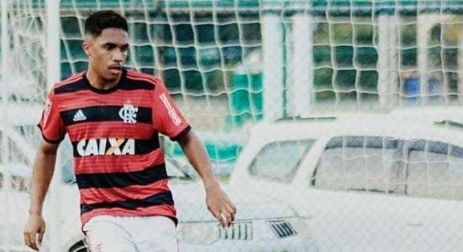 Jogador que sobreviveu ao inc&ecirc;ndio diz em redes sociais: "t&aacute; dif&iacute;cil, mas vai melhorar"