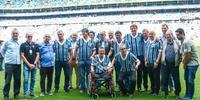 Última passagem de Caio (na cadeira de rodas) pelo Grêmio foi em dezembro de 2018, quando a direção homenageou os primeiros campeões da Libertadores