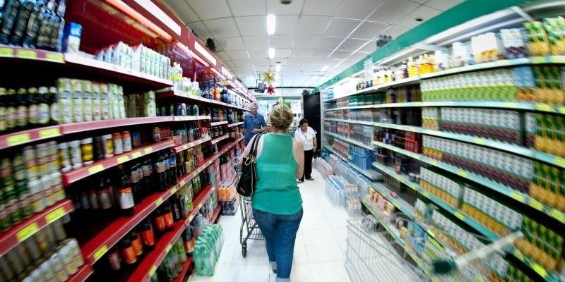 Na compara&ccedil;&atilde;o com dezembro do ano anterior, o com&eacute;rcio teve alta de 2,6%  em 2019