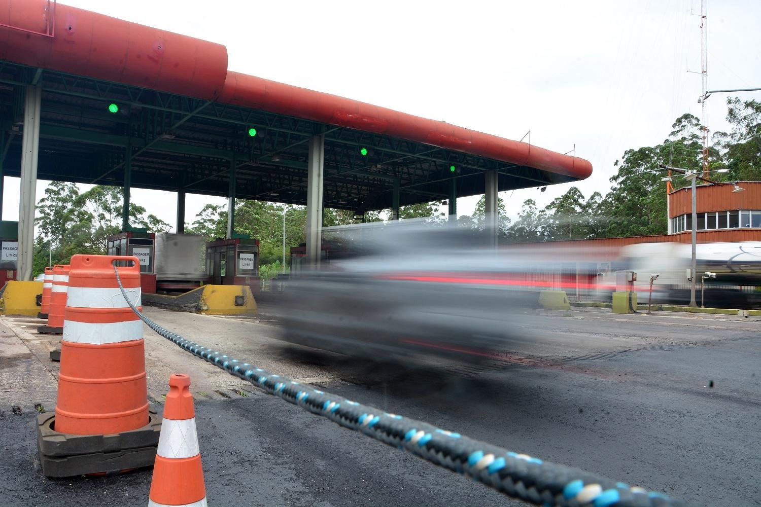 Cobran&ccedil;a de ped&aacute;gio na freeway ser&aacute; retomada nesta sexta-feira