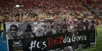 Jogadores homenageiam vítimas da tragédia em partida contra Fluminense