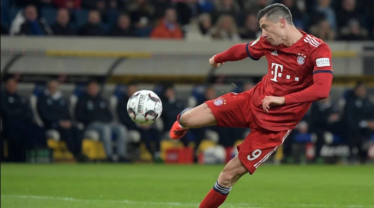 Polon&ecirc;s Robert Lewandowski &eacute; uma das armas do time alem&atilde;o para enfrentar os ingleses