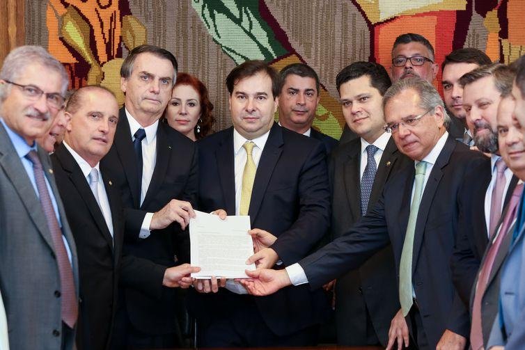 Presidente Jair Bolsonaro entrega proposta da reforma da Previd&ecirc;ncia aos representantes do Congresso Nacional