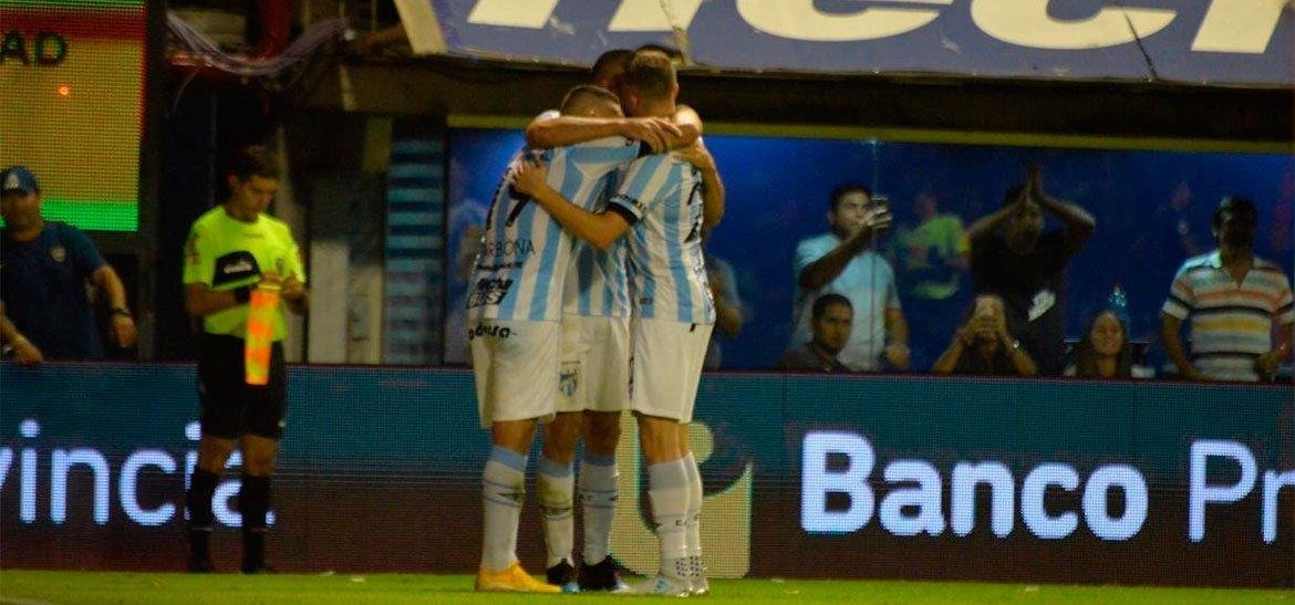 Atl&eacute;tico Tucum&aacute;n surpreendeu o Boca na Bombonera