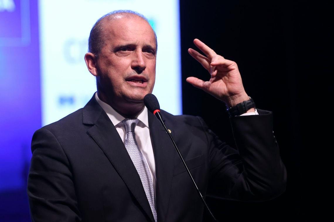 "Parte da imprensa parece querer destruir e n&atilde;o se importa com o futuro do pa&iacute;s&rdquo;, defendeu Onyx