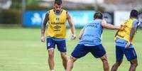 Felipe Vizeu ganhará sequência como centroavante no Grêmio