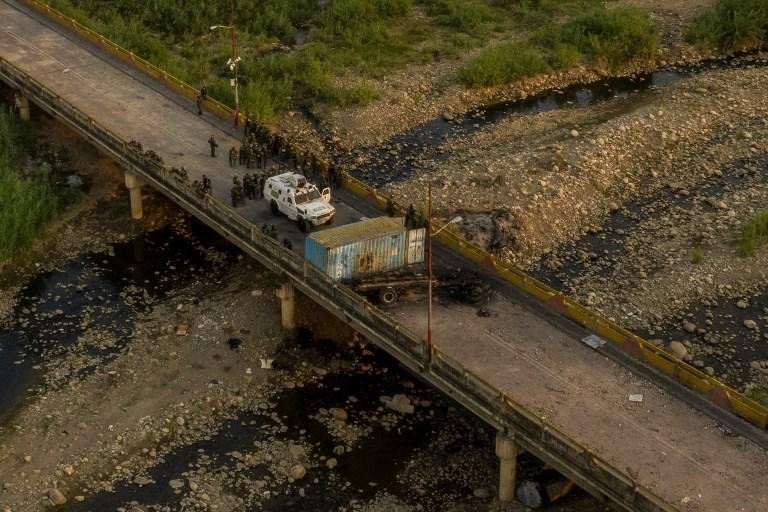 No &uacute;ltimo s&aacute;bado, Guaid&oacute; precisou pedir recuo de manifestantes e ajuda