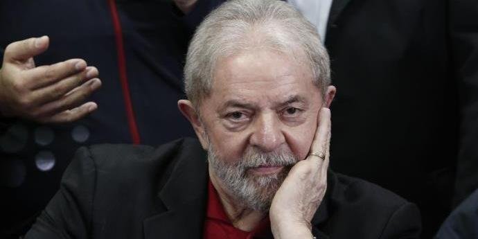 Petista foi condenado a oito anos e dez meses no caso do tr&iacute;plex do Guaruj&aacute;