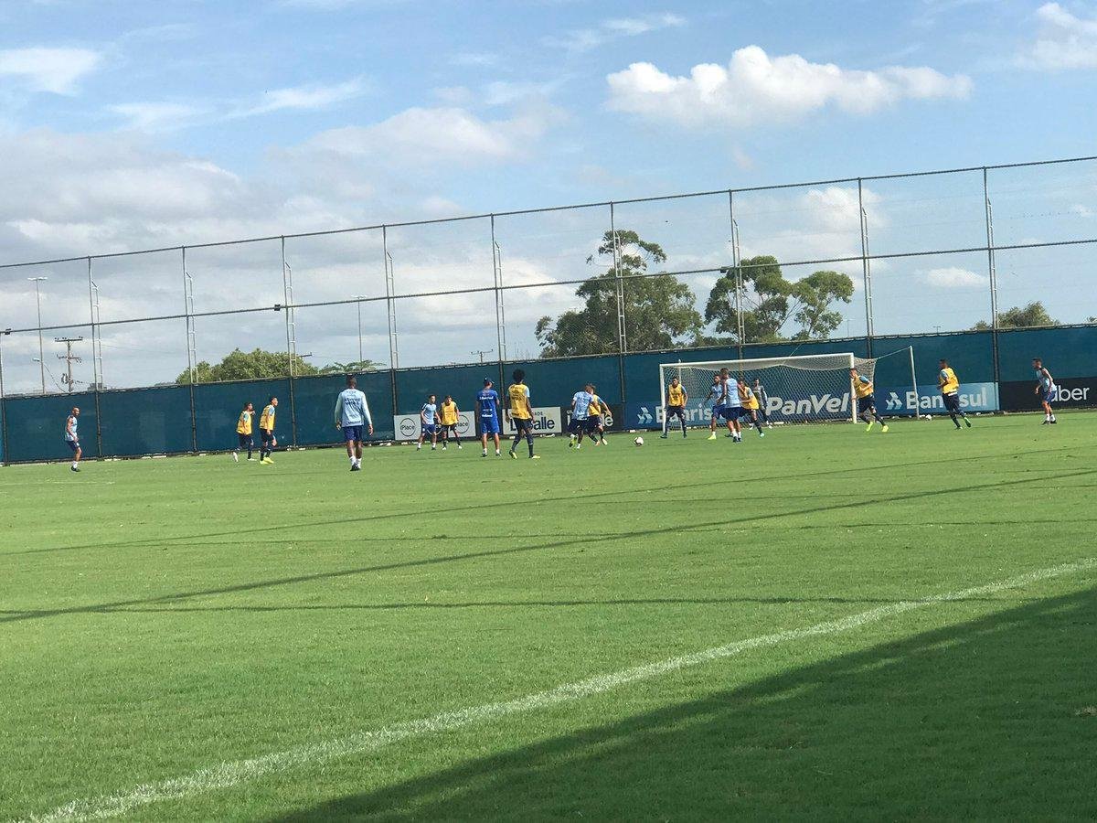 Time reserva do Gr&ecirc;mio enfrentou a equipe de transi&ccedil;&atilde;o em coletivo