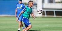Everton espera garantir lugar na Copa América