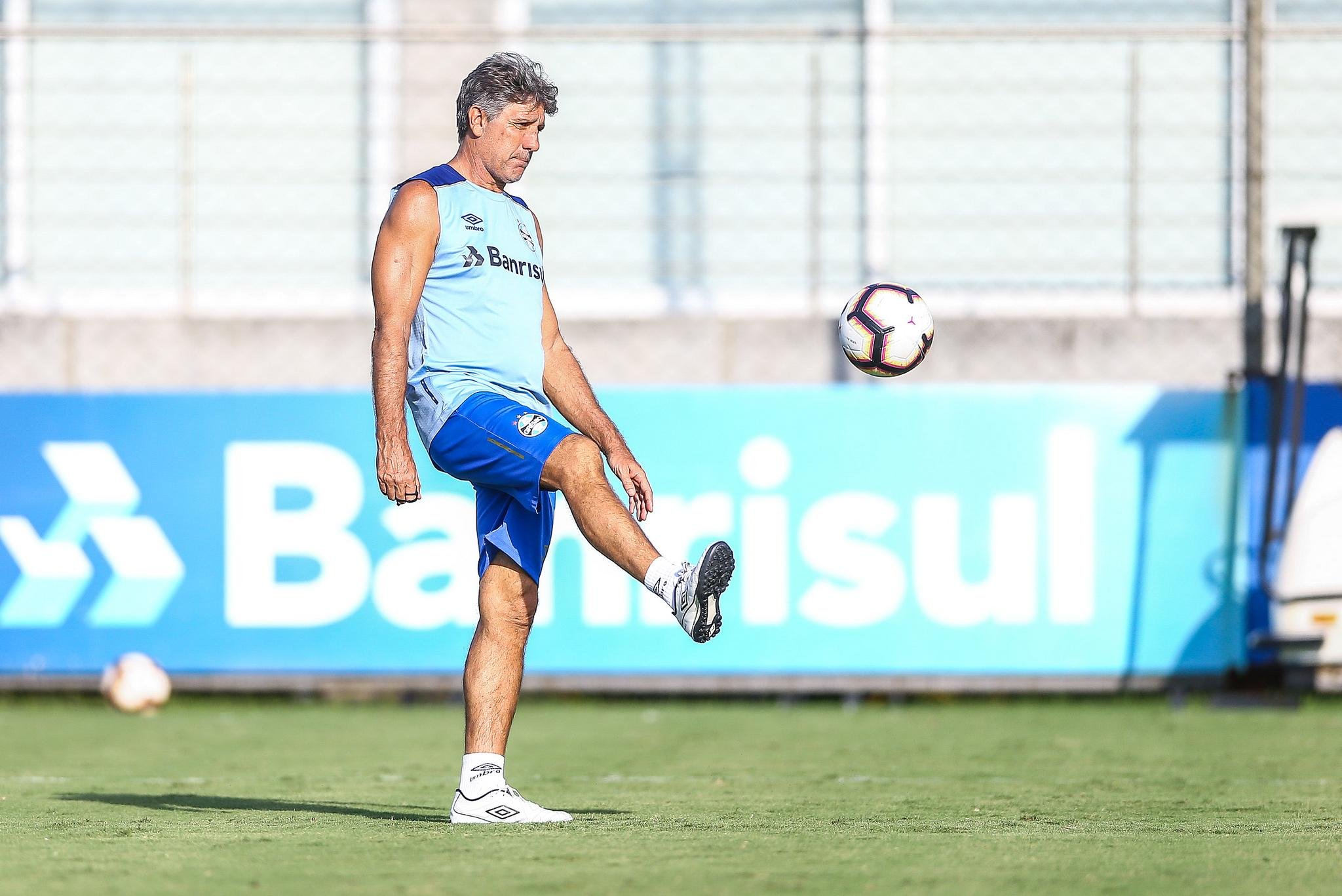 Renato Portaluppi apostou em R&ocirc;mulo como substituto de Michel