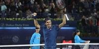 Roger Federer ganhou neste sábado em Dubai o 100º título de sua carreira