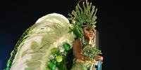 Tradicional Verde e Branco ocupou a Sapucaí na arrancada do Carnaval